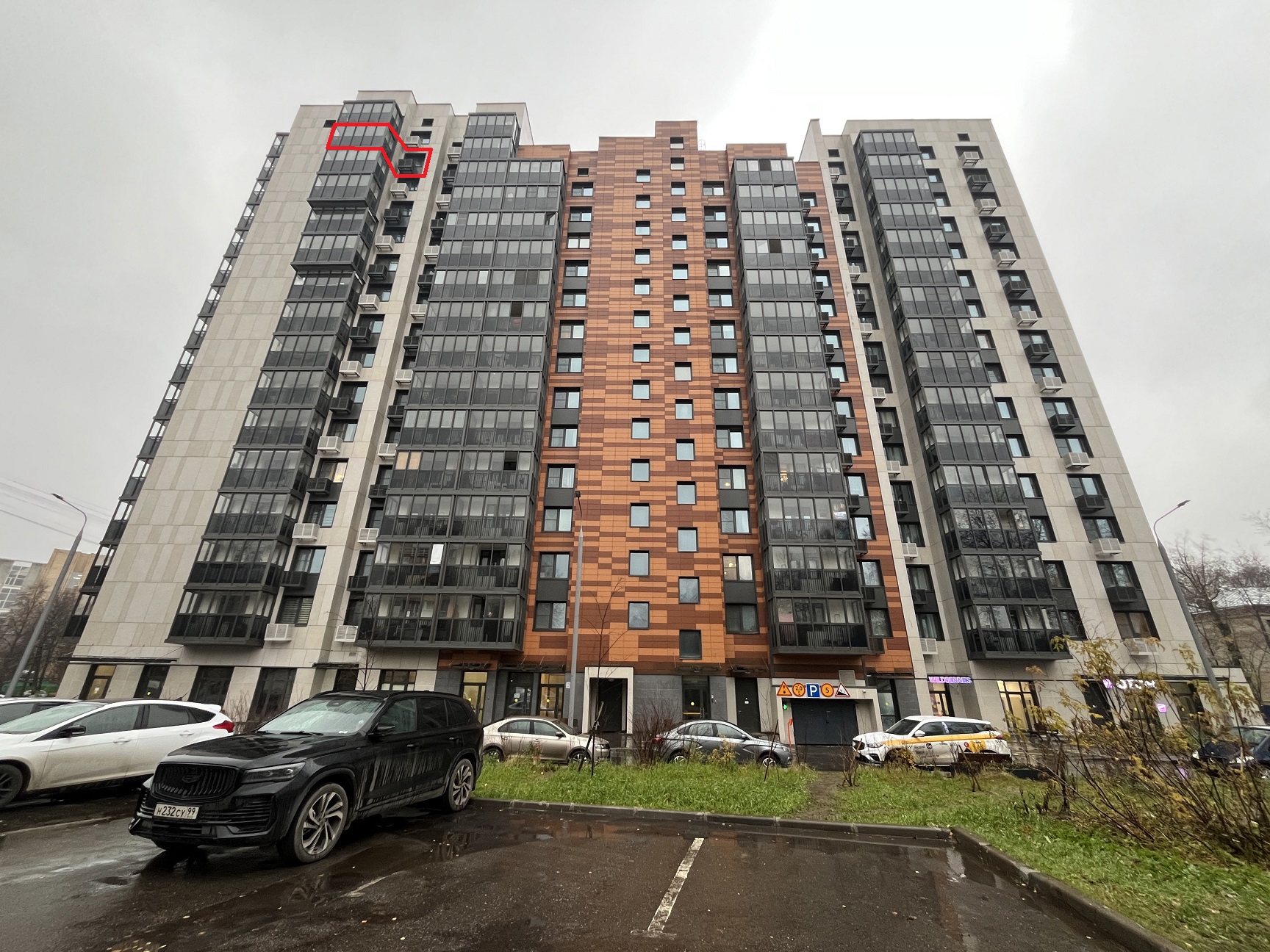 ГП16978121.Квартира.Фасад здания с выделенными окнами реализуемого объекта.jpg