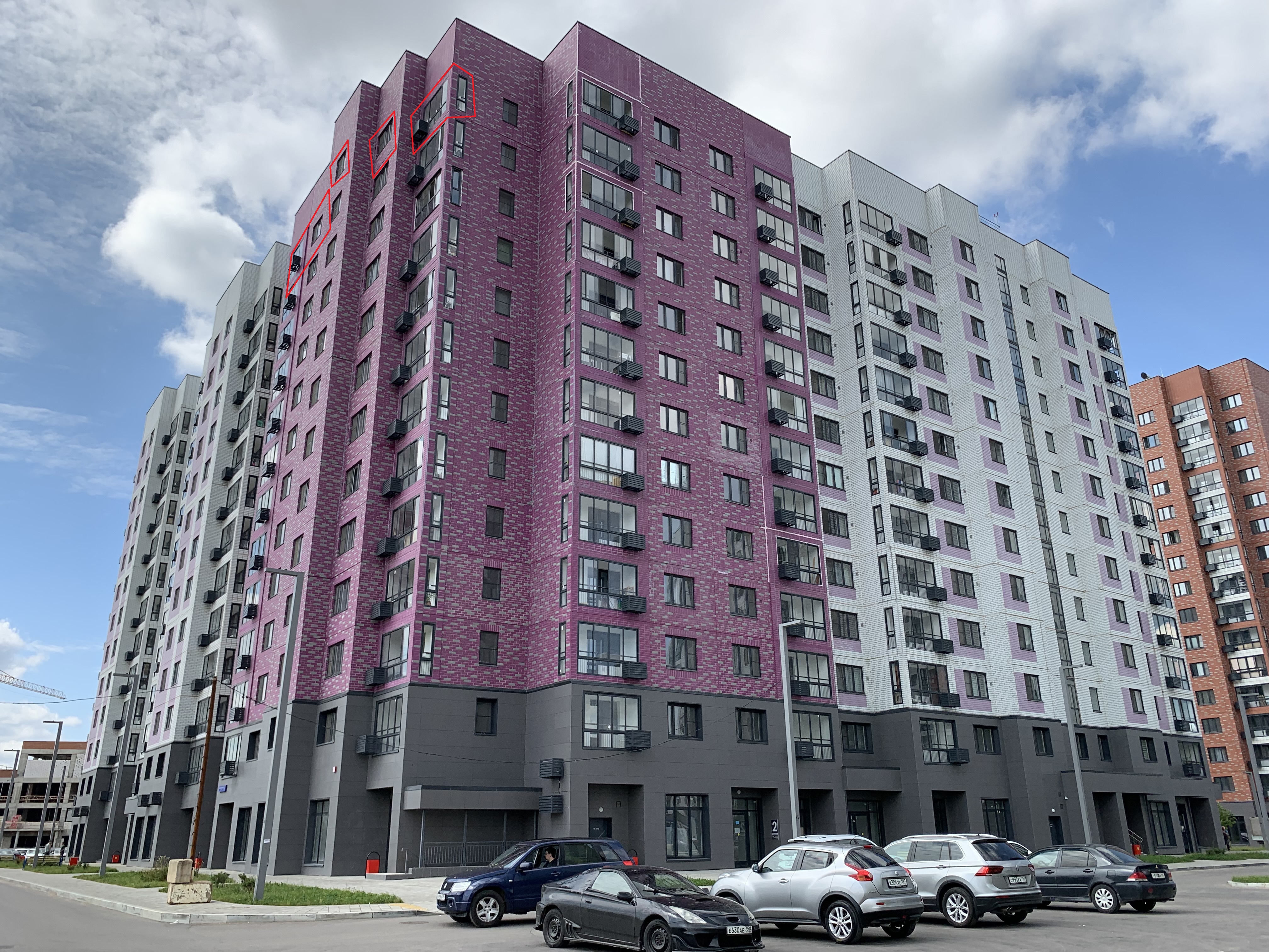 Квартира.Фасад здания с выделенными окнами реализуемого объекта.Российская Федерация, город Москва, внутригородская территория поселение _Мосрентген_, квартал _ 24, дом 1, корпус 2 - Этаж 13, кв. 118_2.jpg