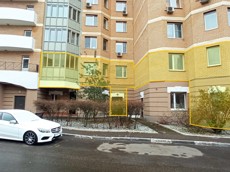 ГП16956360.Нежилое помещение.Фасад здания с выделенными окнами реализуемого объекта_2.jpg