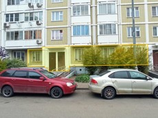 ГП16878491.Нежилое помещение.Фасад здания с выделенными окнами реализуемого объекта.jpg