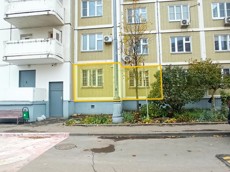 ГП16878491.Нежилое помещение.Фасад здания с выделенными окнами реализуемого объекта_2.jpg