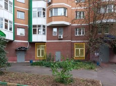ГП16969831.Нежилое помещение.Фасад здания с выделенными окнами реализуемого объекта_2.jpg