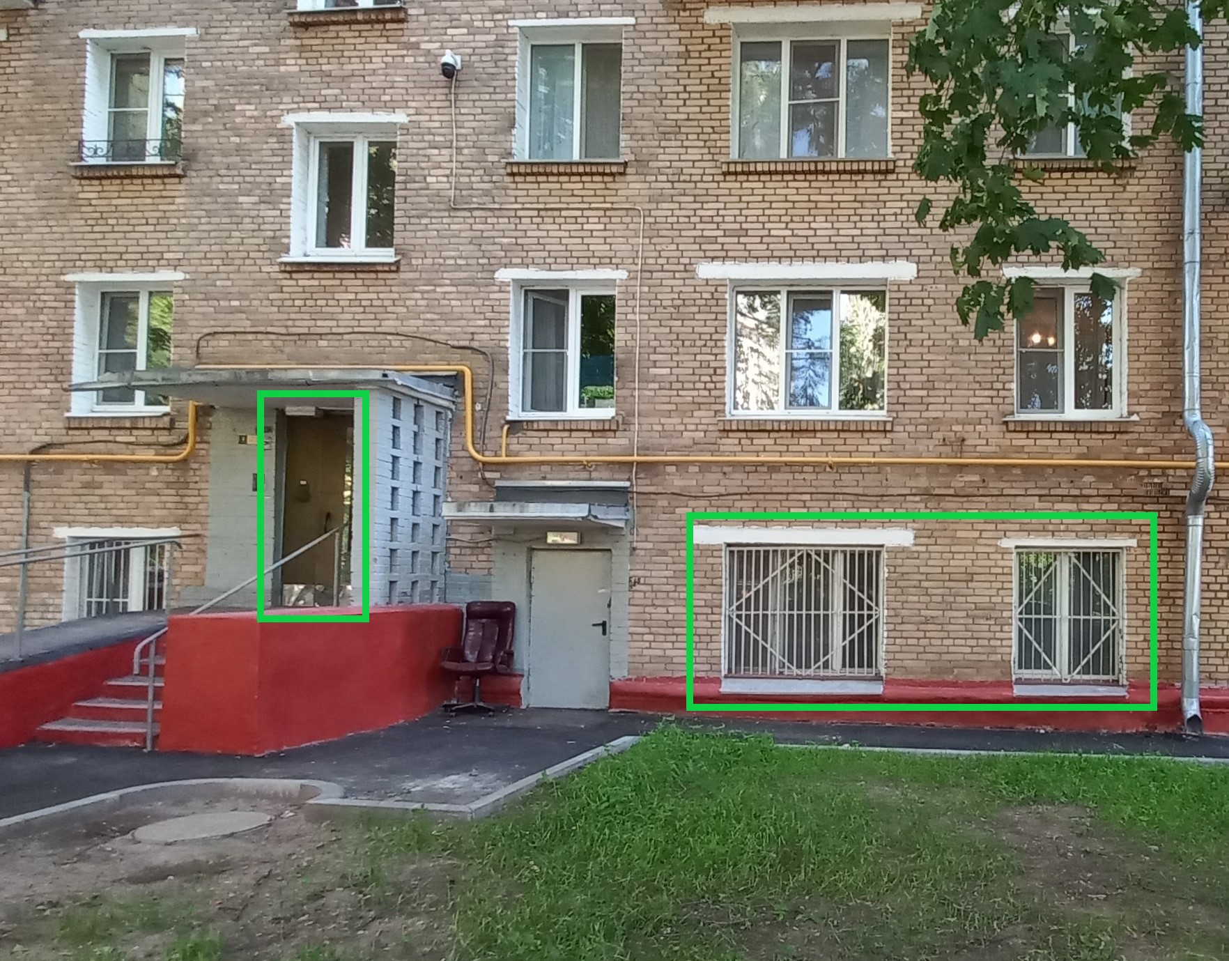 ГП16964075.Квартира.Фасад здания с выделенными окнами реализуемого объекта.jpg