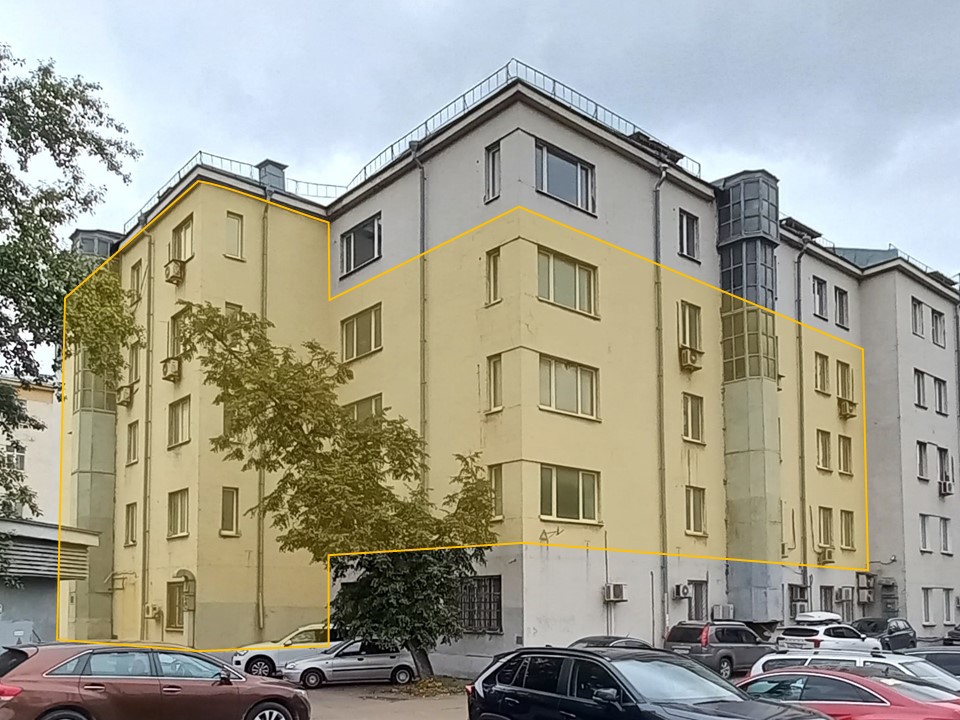 ГП16966635.Нежилое помещение.Фасад здания с выделенными окнами реализуемого объекта_3.jpg