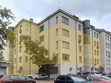 ГП16966635.Нежилое помещение.Фасад здания с выделенными окнами реализуемого объекта_3.jpg