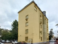 ГП16966635.Нежилое помещение.Фасад здания с выделенными окнами реализуемого объекта_2.jpg