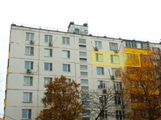 ГП16974381.Квартира.Фасад здания с выделенными окнами реализуемого объекта.jpg