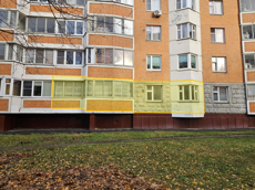 ГП16974377.Квартира.Фасад здания с выделенными окнами реализуемого объекта.png