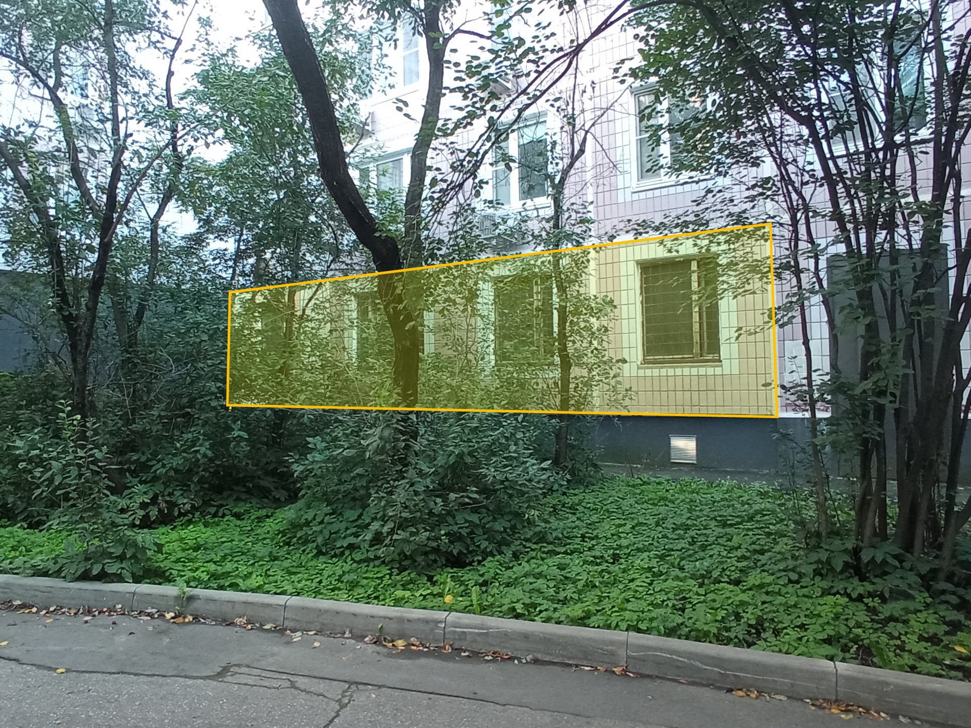 ГП16965936.Квартира.Фасад здания с выделенными окнами реализуемого объекта.jpg