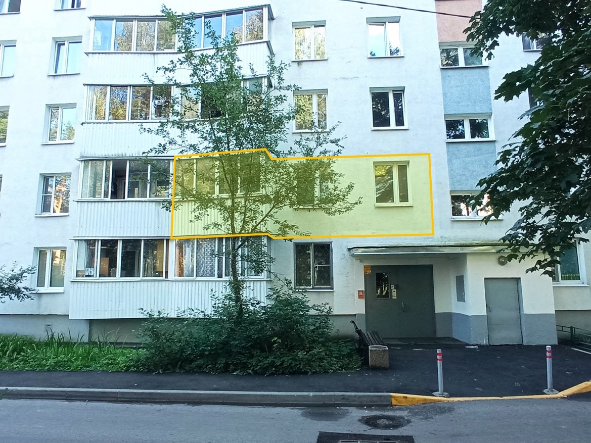 ГП16965938.Квартира.Фасад здания с выделенными окнами реализуемого объекта.jpg