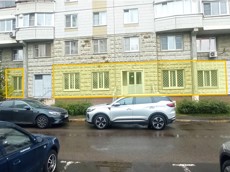 ГП16972715.Нежилое помещение.Фасад здания с выделенными окнами реализуемого объекта.jpg