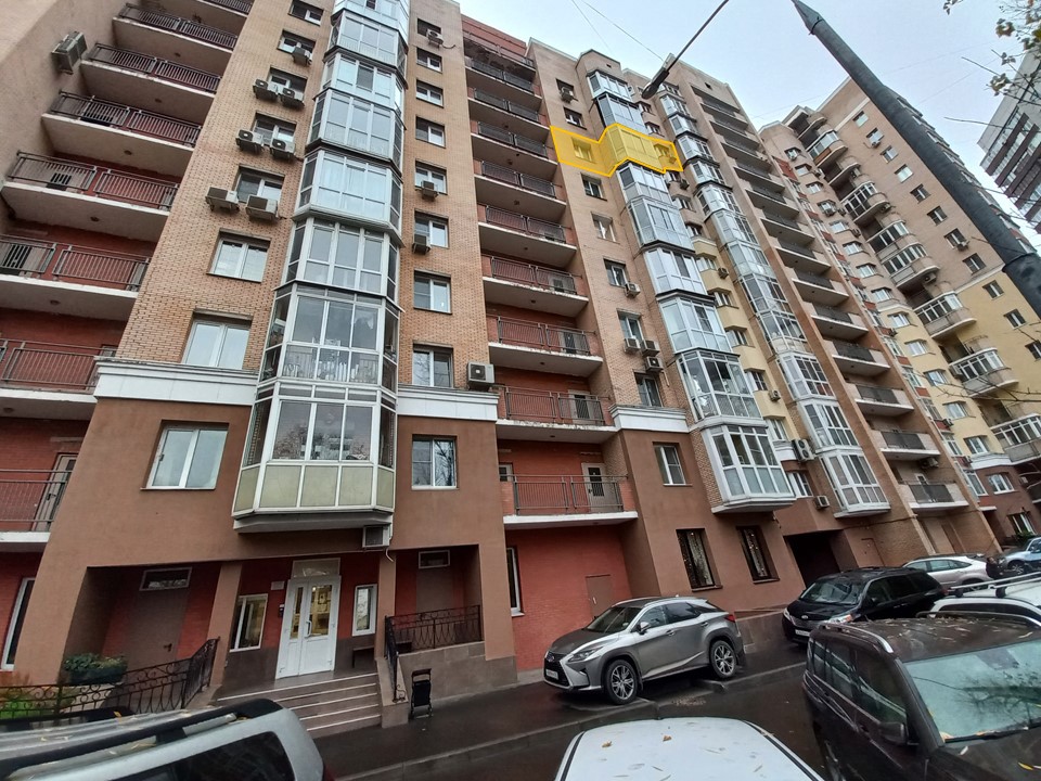 ГП16975601.Квартира.Фасад здания с выделенными окнами реализуемого объекта.jpg