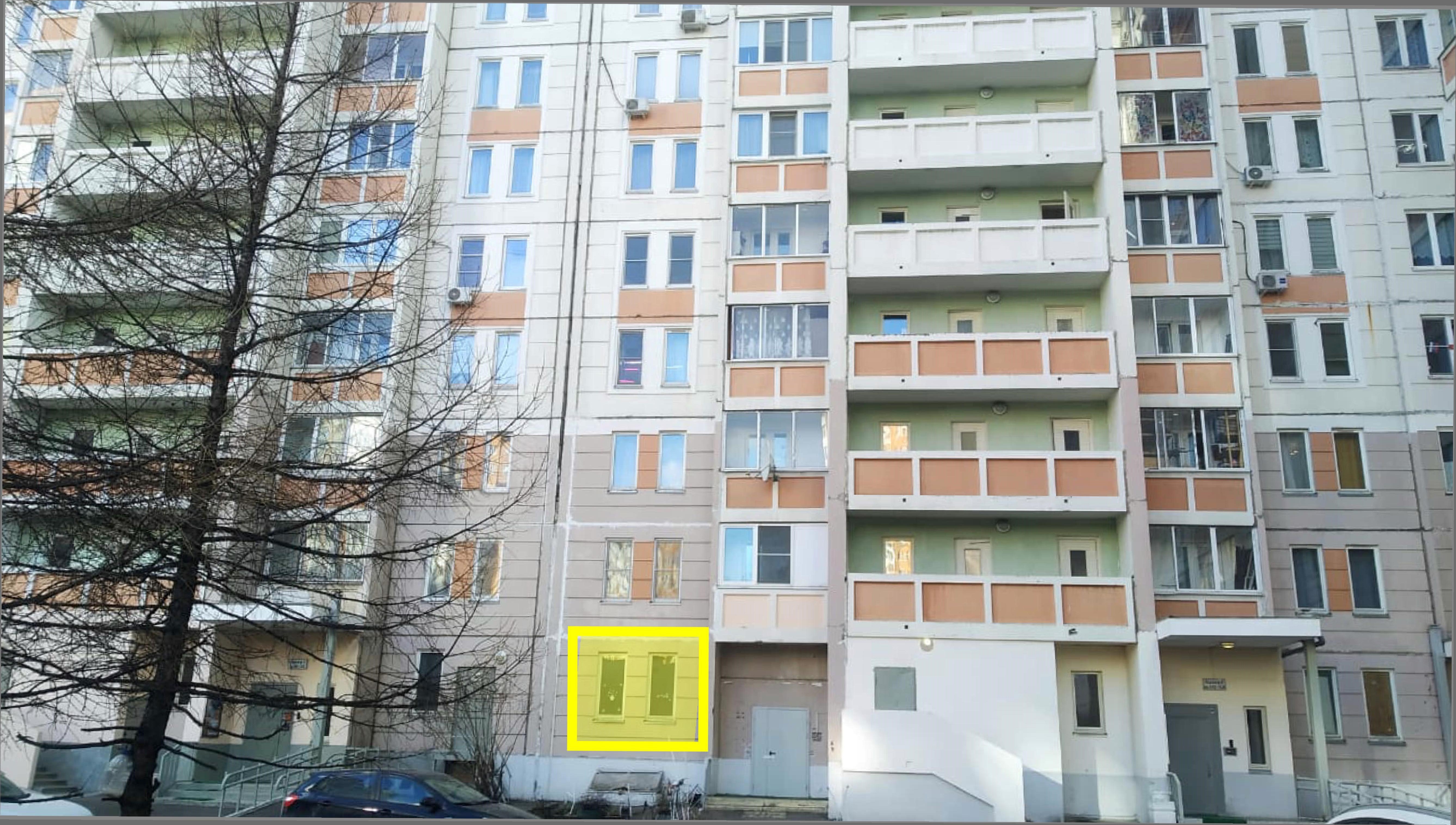 ГП16956962.Нежилое помещение.Фасад здания с выделенными окнами реализуемого объекта.jpg