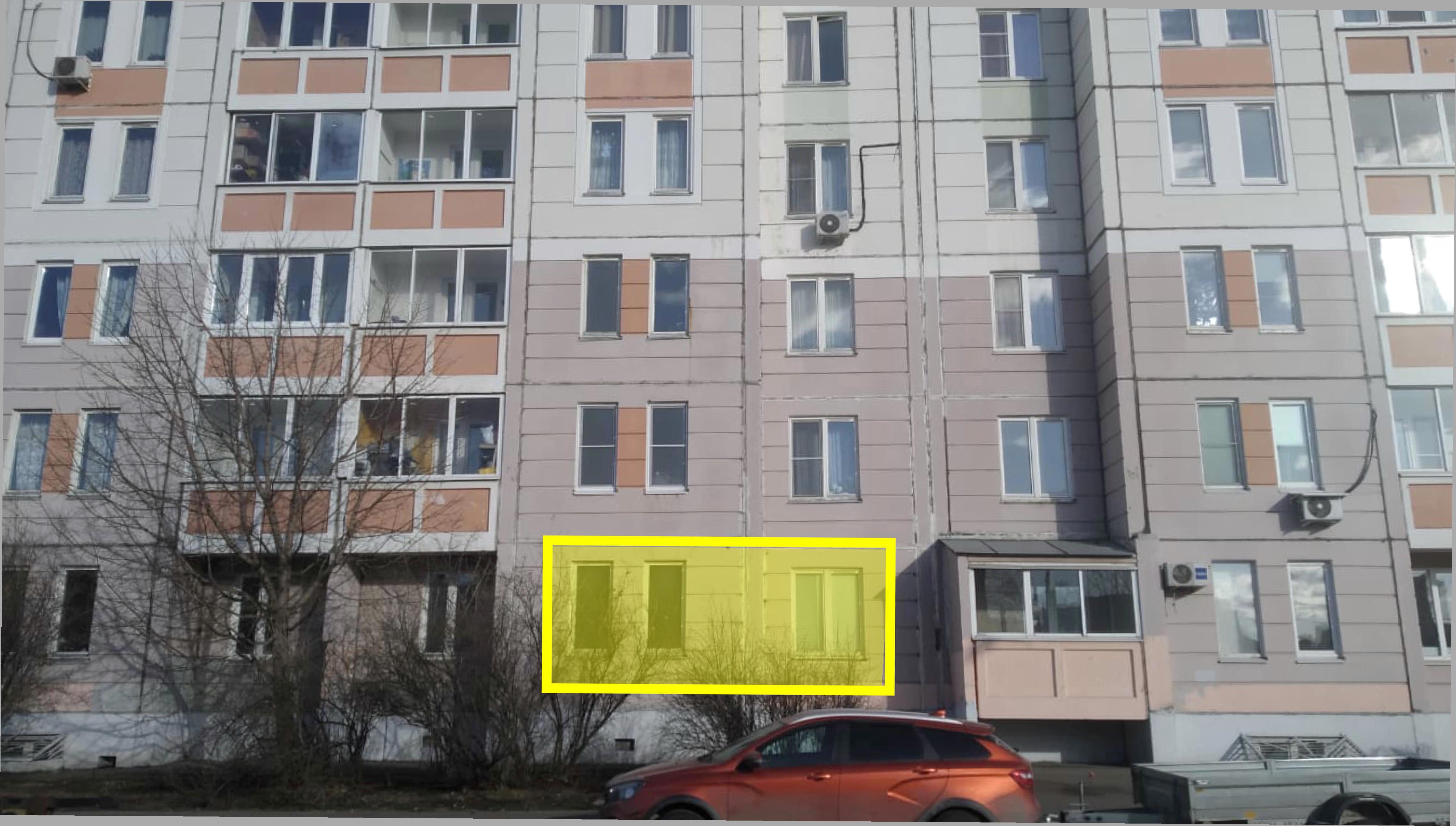 ГП16956962.Нежилое помещение.Фасад здания с выделенными окнами реализуемого объекта_2.jpg