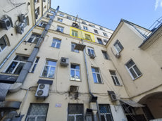 ГП16989809.Нежилое помещение.Фасад здания с выделенными окнами реализуемого объекта.jpg