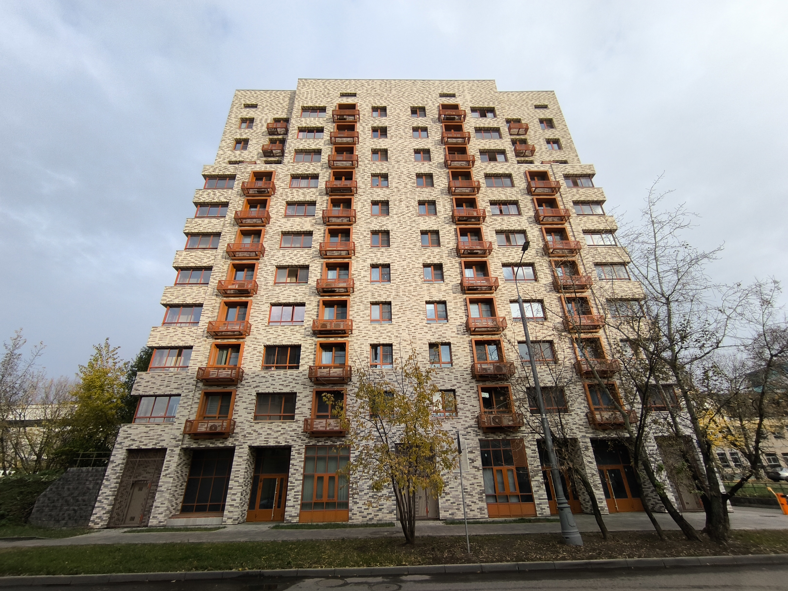 ГП16981763.Нежилое помещение.Общий фасад здания.jpg