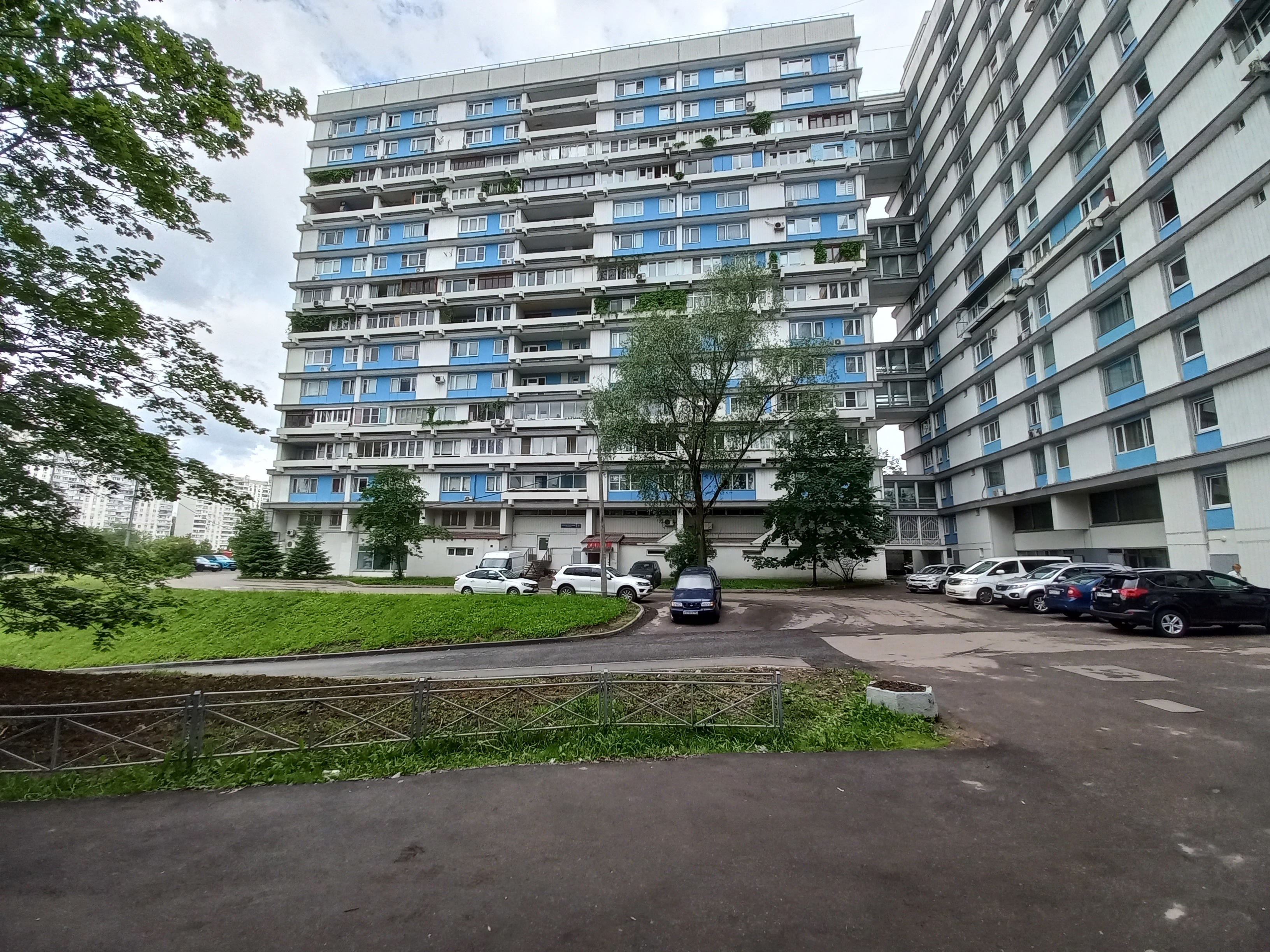 ГП16950984.Нежилое помещение.Общий фасад здания.jpg