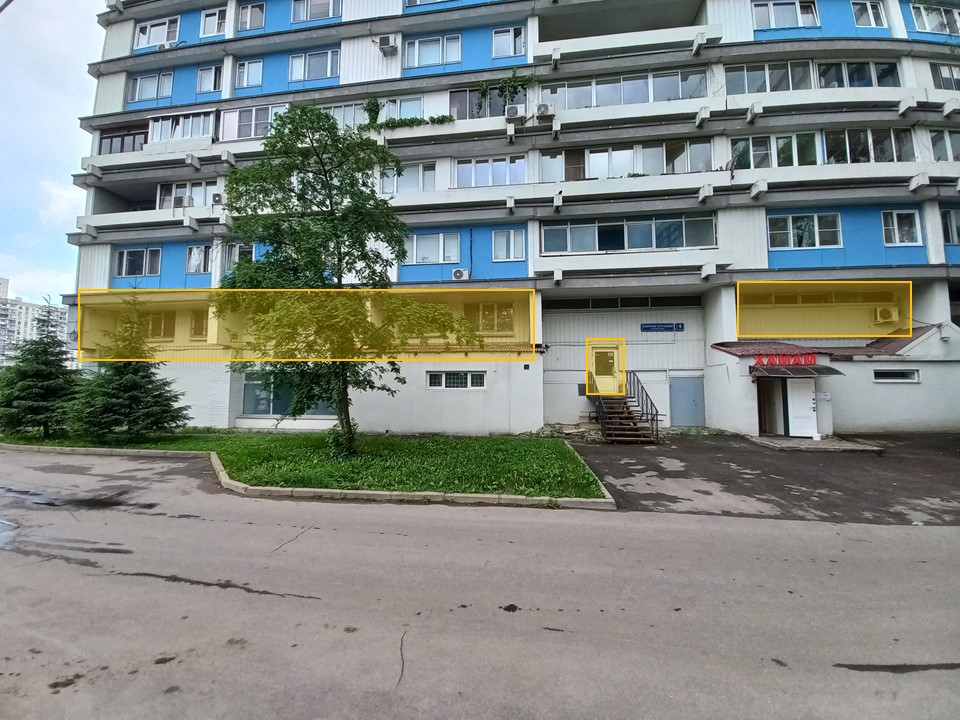 ГП16950984.Нежилое помещение.Фасад здания с выделенными окнами реализуемого объекта.jpg
