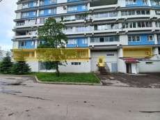 ГП16950984.Нежилое помещение.Фасад здания с выделенными окнами реализуемого объекта.jpg
