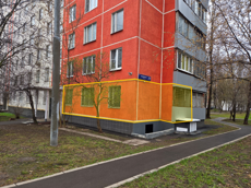 ГП16990021.Квартира.Фасад здания с выделенными окнами реализуемого объекта.png