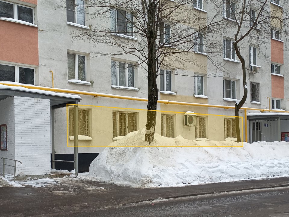 ГП16987451.Нежилое помещение.Фасад здания с выделенными окнами реализуемого объекта_2.jpg