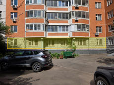 ГП16995447.Нежилое помещение.Фасад здания с выделенными окнами реализуемого объекта_5.png