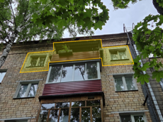 ГП17000940.Квартира.Фасад здания с выделенными окнами реализуемого объекта.png