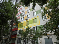 ГП17001391.Квартира.Фасад здания с выделенными окнами реализуемого объекта.png