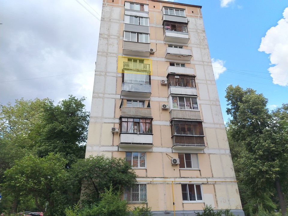 ГП16996600.Квартира.Фасад здания с выделенными окнами реализуемого объекта.jpg