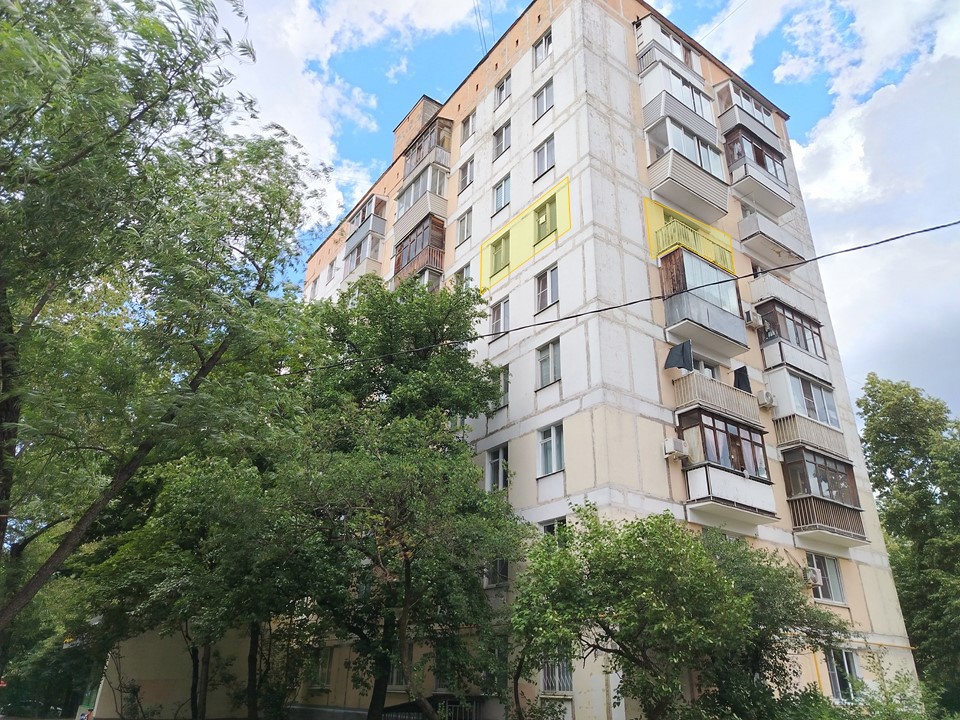 ГП16996600.Квартира.Фасад здания с выделенными окнами реализуемого объекта_2.jpg