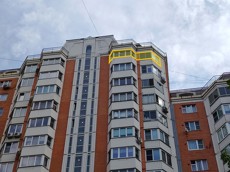 ГП16995643.Квартира.Фасад здания с выделенными окнами реализуемого объекта.jpg