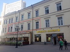 ГП16954480.Квартира.Фасад здания с выделенными окнами реализуемого объекта_2.jpg